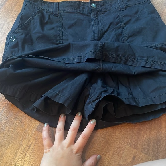 EUC Croft and Barrow black classic fit skort - Picture 2 of 8